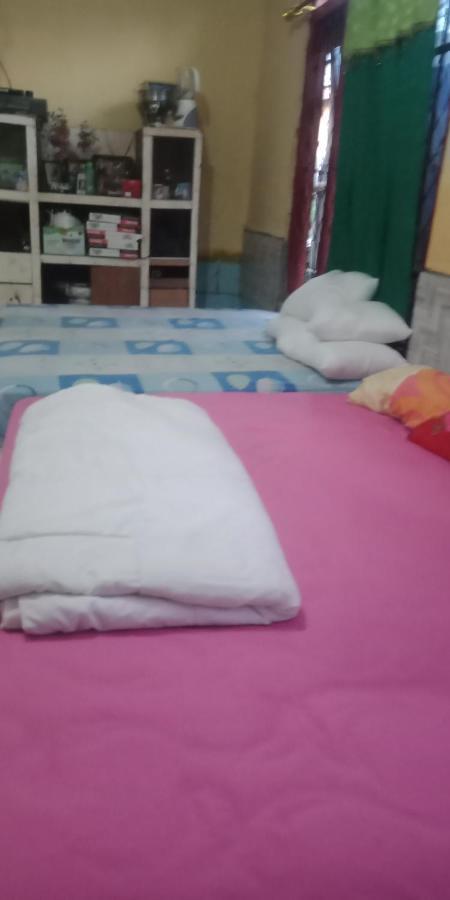 Agus Family Homestay Labuan Bajo Bagian luar foto