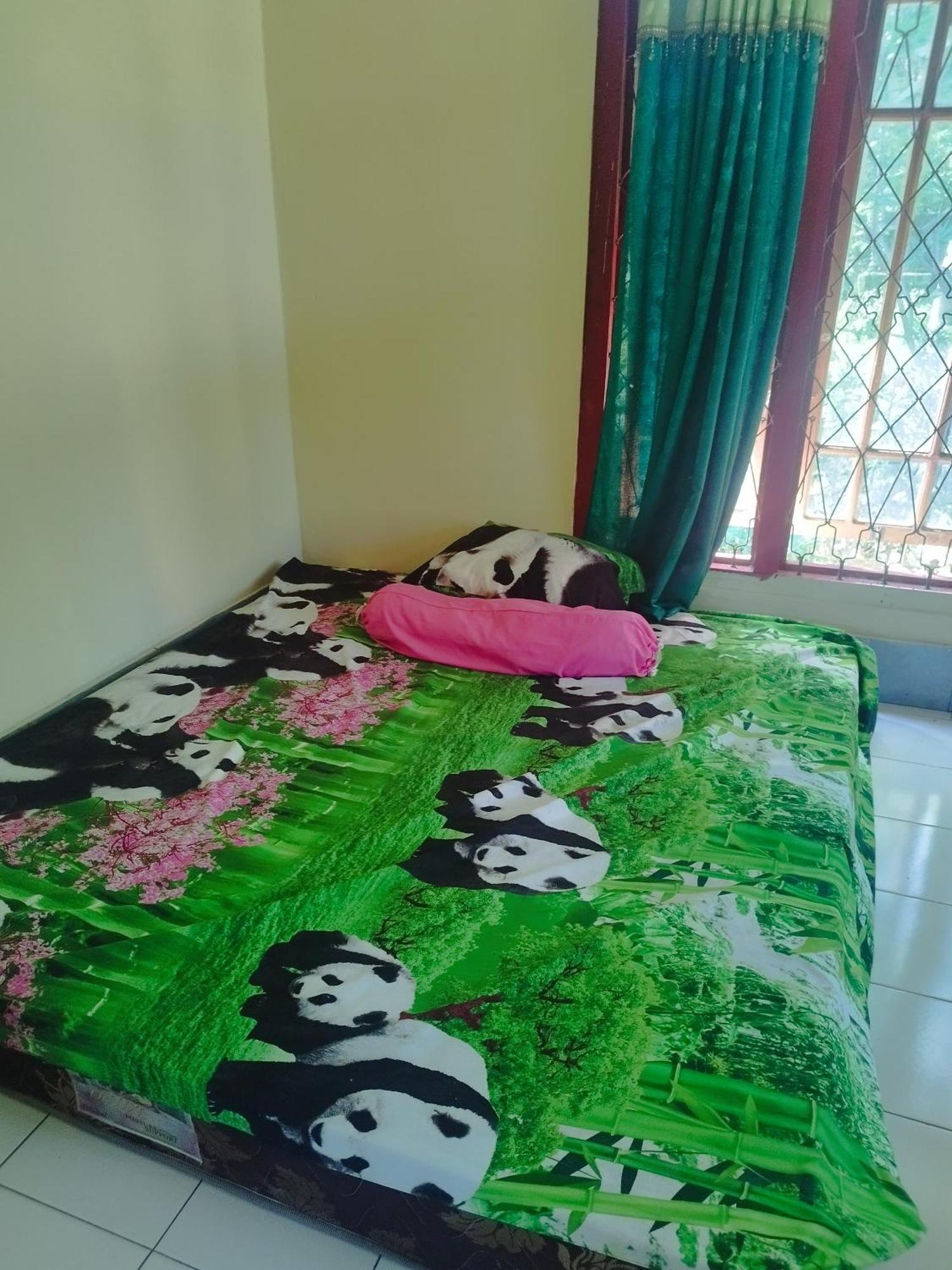 Agus Family Homestay Labuan Bajo Bagian luar foto
