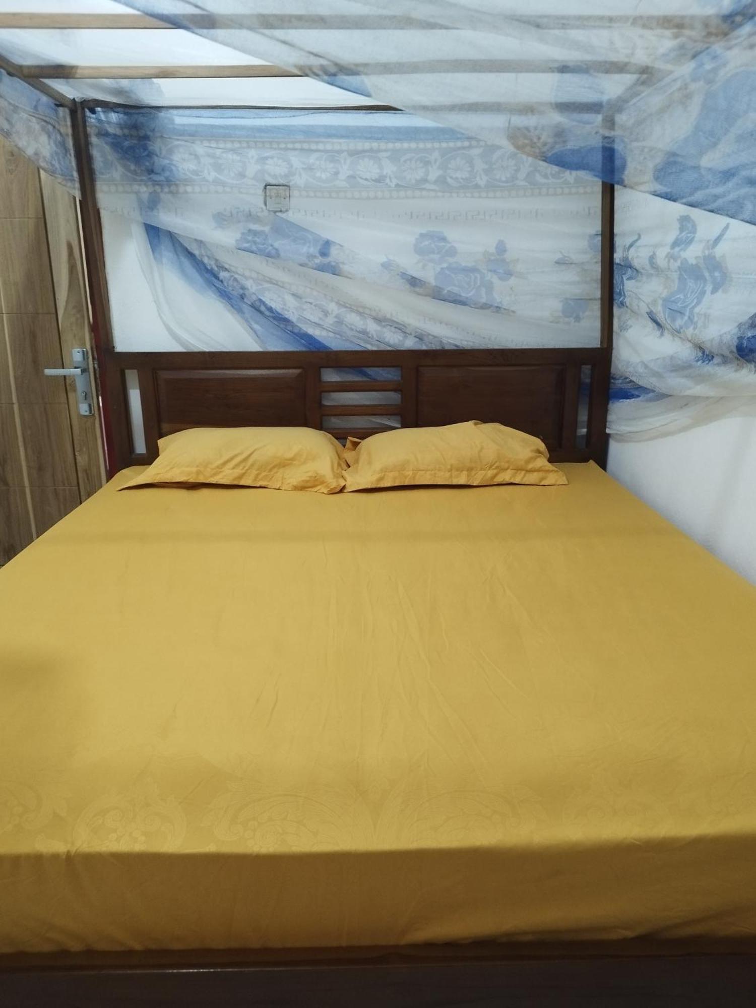 Agus Family Homestay Labuan Bajo Bagian luar foto